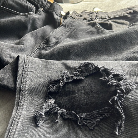 Ripped Mom Curve Jeans - Picture 5 of 5